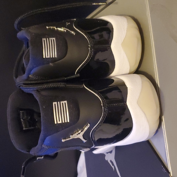 AIR JORDAN 11 RETRO SIZE 8 - Picture 5 of 9